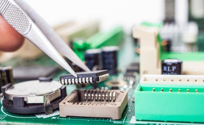 what-do-electronics-repair-specialists-need-to-update-in-2020